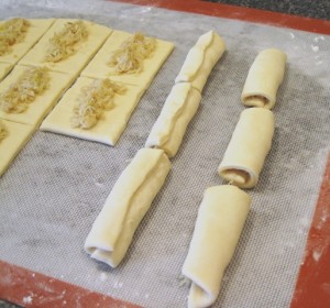 forming pyrizhky rolls