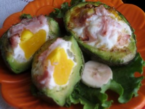 Baked avocado with eggs and ham 1