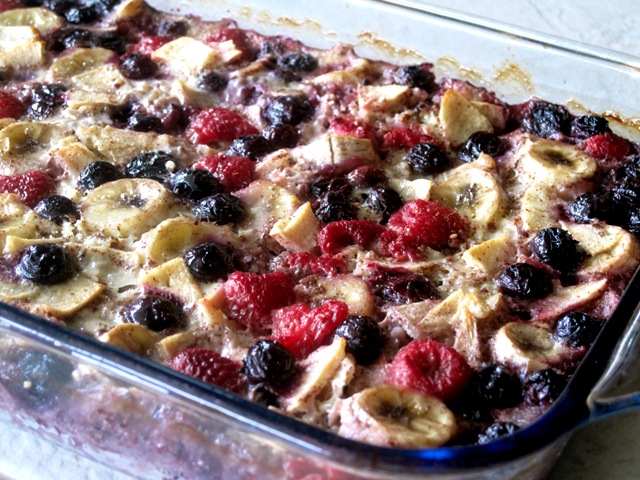 Berries with Oatmeal and Quinoa – Healthful Breakfast Casserole